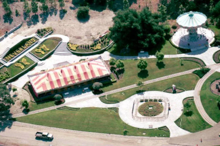 
	Vista a&eacute;rea de uma parte do antigo rancho Neverland
 (Jason Kirk/Getty Images)