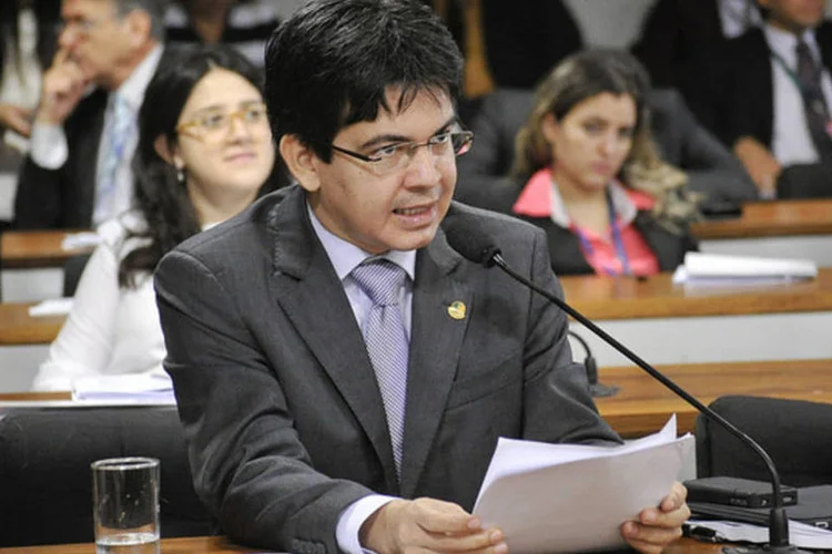 Randolfe Rodrigues: o partido classifica a prerrogativa como um "verdadeiro privilégio pessoal" (Geraldo Magela/Agência Senado)