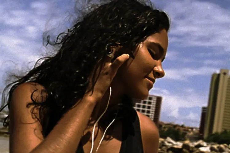 
	Atriz Graziela Felix interpreta R&acirc;nia, uma adolescente que mora com a m&atilde;e costureira e os irm&atilde;os no Morro Santa Tereza, em Fortaleza
 (Divulgação)
