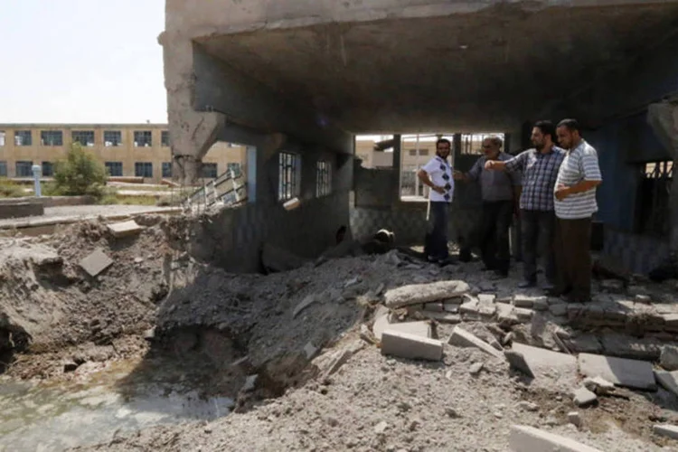 
	Raqqa: nos &uacute;ltimos meses, o EIIL praticamente eliminou presen&ccedil;a do ex&eacute;rcito na prov&iacute;ncia
 (Stringer/Reuters)