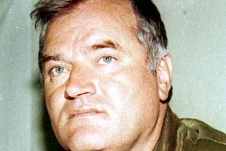 Ratko Mladic é acusado de genocídio pelo massacre de oito mil muçulmanos na cidade bósnia de Srebrenica, em 1995 (Wikimedia Commons)