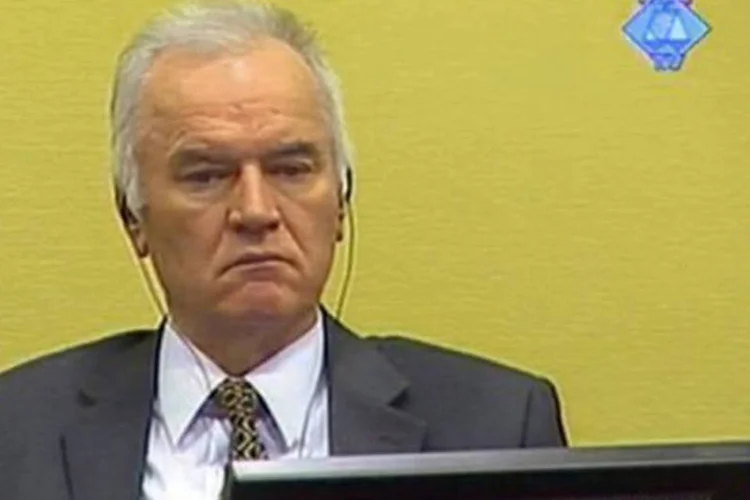 Ratko Mladic acompanha o início do julgamento na quarta-feira
 (AFP)