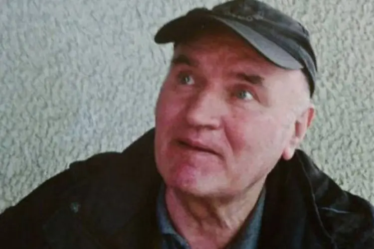 Foto não datada divulgada pelo jornal "Politika" mostra Ratko Mladic  (AFP)