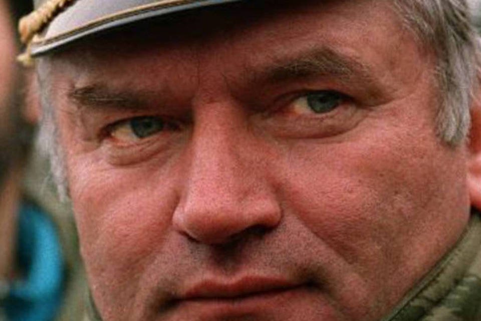 Mladic vai ao tribunal mas se nega a falar em julgamento