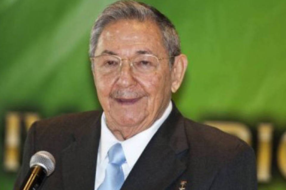 Raul Castro apoia união homossexual, afirma sua filha