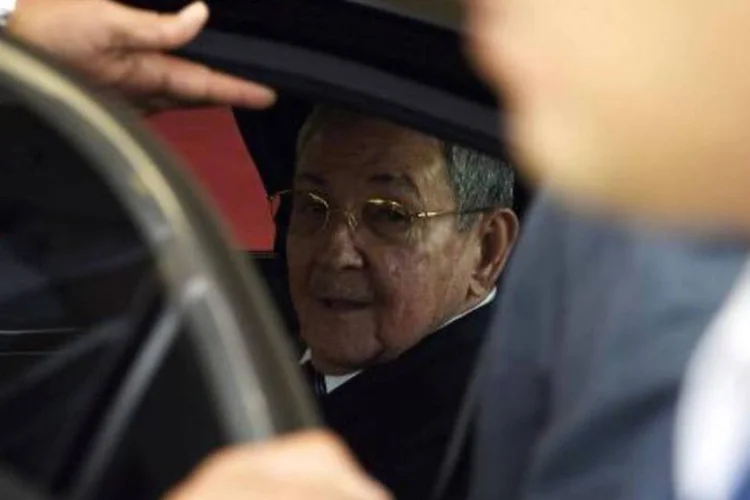 Raúl Castro chegou na terça-feira à capital russa, convidado a acompanhar no dia 9 de maio a celebração pelo fim da II Guerra Mundial (Farouk Batiche/AFP)