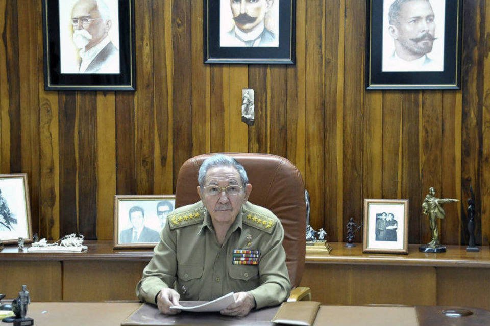 Raúl Castro anuncia VII Congresso do Partido Comunista