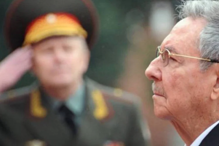 
	O presidente cubano, Ra&uacute;l Castro: os recursos ser&atilde;o liberados em tr&ecirc;s partes
 (Alexander Nemenov/AFP)