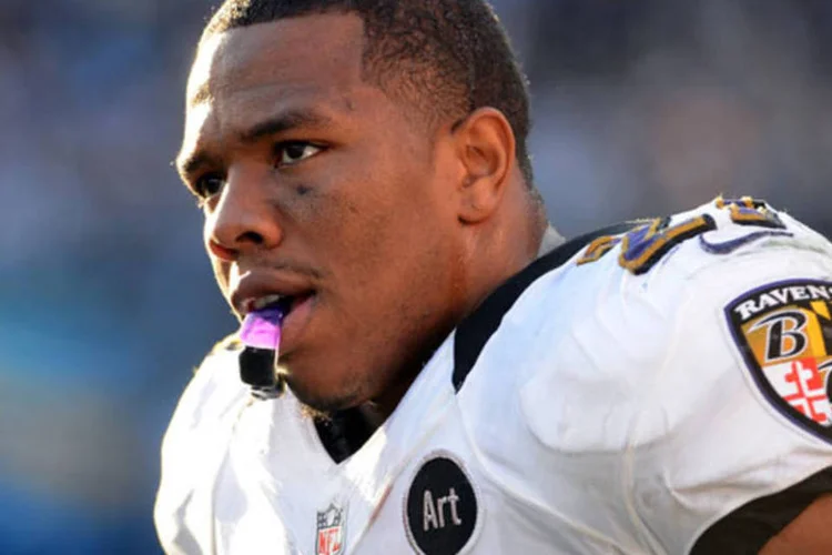 
	Ray Rice: jogador foi demitido do Ravens ap&oacute;s a divulga&ccedil;&atilde;o do v&iacute;deo, publicado no site TMZ
 (Getty Images)