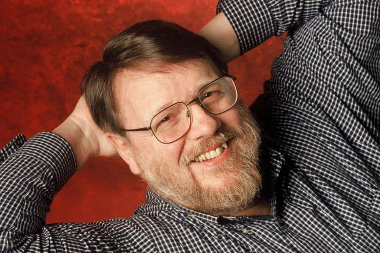 Ray Tomlinson: criador do padrão de e-mails morreu aos 74 anos (Reprodução)