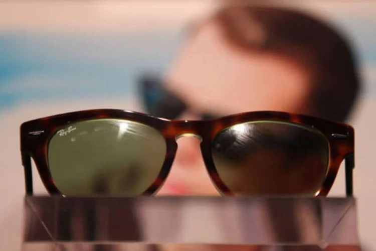 Ray-Ban: fusão deve criar uma empresa com produtos que variam desde Ray-Bans e armações Giorgio Armani (foto/Getty Images)