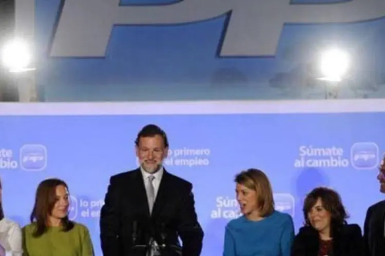 Mariano Rajoy e aliados: líder da direita deve ser o novo primeiro-ministro espanhol (Pierre-Philippe Marcou/AFP)