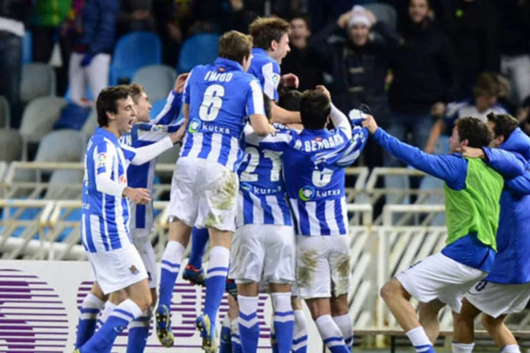 Jogadores do Real Sociedad em campo: o principal alvo das denúncias é José Luis Astiazaran, presidente da Real Sociedad de 2001 e 2005, e atual presidente da Liga Profissional de Futebol (LFP) da Espanha. (REUTERS/Vincent West)