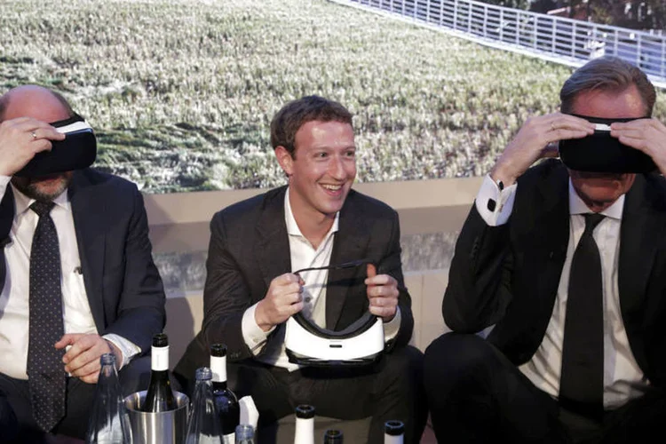 
	Realidade virtual: &quot;Com o mercado de smartphones desacelerado, uma das maneiras de gerar lucros &eacute; conquistando um posto nas novas categorias&quot;
 (Kay Nietfeld / Reuters)