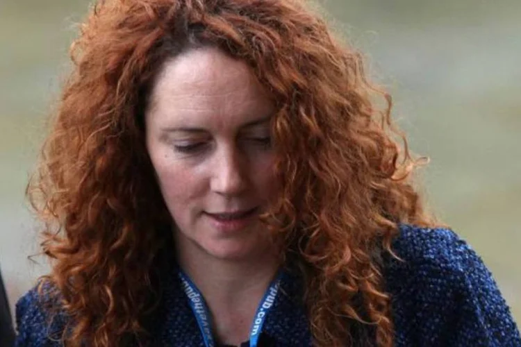 Rebekah Brooks foi detida por causa da relação com o caso de espionagem jornalística em diversos veículos de imprensa de Murdoch no Reino Unido (Christopher Furlong/Getty Images)