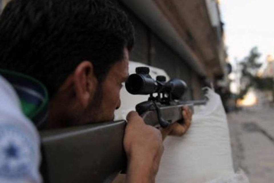 Regime sírio continua ataque contra redutos rebeldes
