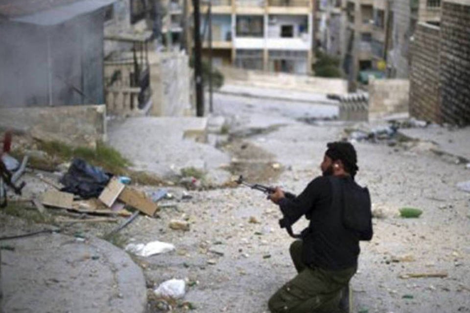 Rebeldes sírios matam 18 soldados em ataque com carro-bomba