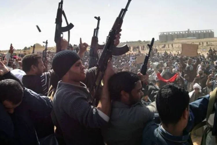 Rebeldes controlam os acessos à cidade (John Moore/Getty Images)