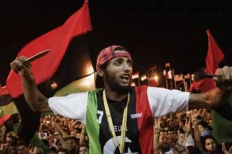 Rebeldes comemoram em Trípoli o fim do regime de Kadafi: apoio dos compatriotas que vivem no Brasil (Gianluigi Guercia/AFP)