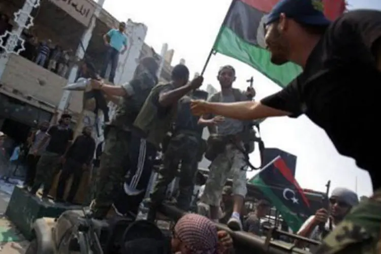 Os ataques à casa do embaixador ocorreram no mesmo momento em que os rebeldes avançavam em Trípoli em direção ao quartel-general de Kadafi (Patrick Baz/AFP)