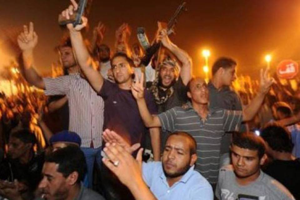 Rebeldes líbios lançam canal de TV Al Hurra nesta segunda