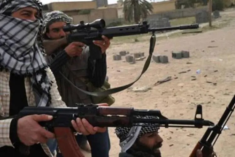 Rebeldes na Líbia: cinco foram mortos pelas forças que apoiavam o ex-ditador (Christophe Simon/AFP)