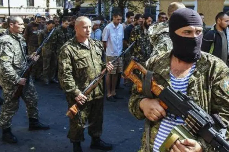 
	Rebeldes pr&oacute;-R&uacute;ssia: governo ucraniano conta 225 baixas, al&eacute;m de tanques e blindados
 (Alexandr Osinskiy/AFP)