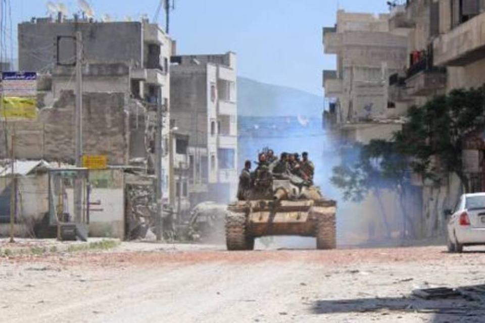 Exército Sírio libera base aérea com apoio de milícia local