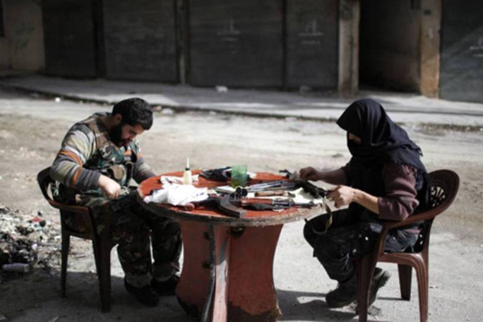 Sírios libertam prisioneiros em troca de reféns iranianos