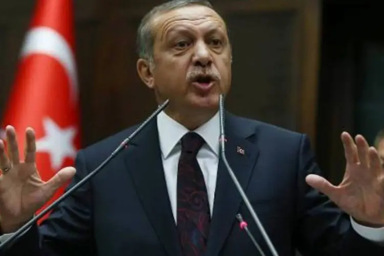 O premier turco, Recep Erdogan: "a União Europeia não pode interferir nos passos dados (...) dentro do Estado de Direito contra elementos que ameaçam nossa segurança nacional" (Adem Altan/AFP)