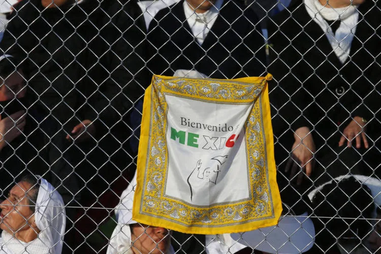 
	Recep&ccedil;&atilde;o de freiras ao Papa Francisco: al&eacute;m do apelo em favor dos ind&iacute;genas, Francisco citou a quest&atilde;o do meio ambiente no terceiro dia de sua visita ao M&eacute;xico
 (Henry Romero/ Reuters)