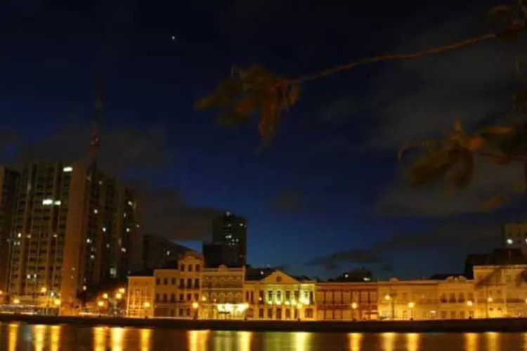 
	Margem do Rio Capibaribe, em Recife: laudos do Ibama indicam o lan&ccedil;amento dos dejetos em rios que cortam o Estado em Recife e regi&atilde;o metropolitana
 (Quatro Rodas)