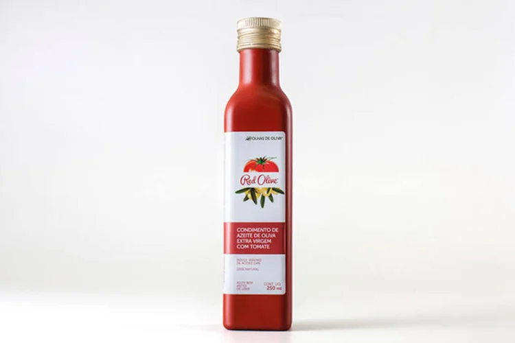 Red Olive é o primeiro azeite vermelho do mundo (Divulgação/Folhas de Oliva)