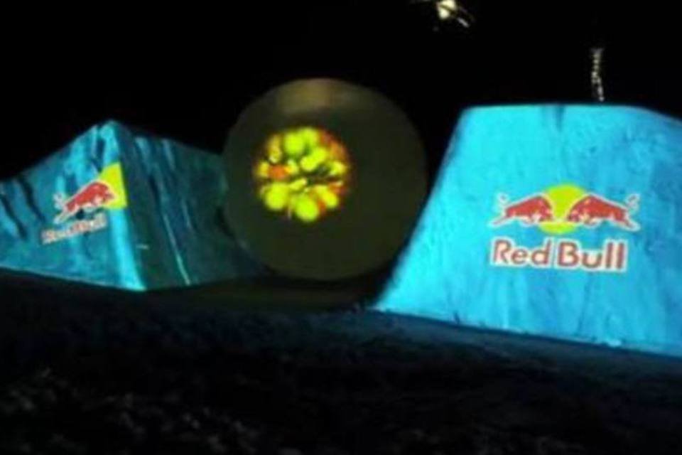 Red Bull cria show de arte interativa na neve