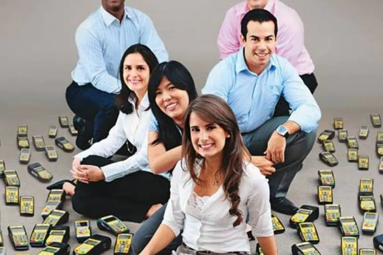 Funcionários da Redecard e suas maquininhas: o pessoal está empenhado em cumprir as metas e crescer na empresa (Alexandre Battibugli/EXAME.com)
