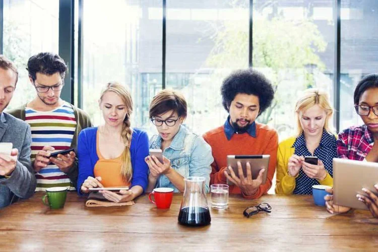 
	Navegando nas redes: nelas, o an&ocirc;nimo tem voz. Quem decide se ele ir&aacute; falar bem ou mal da sua empresa &eacute; voc&ecirc;
 (Rawpixel Ltd/Thinkstock)