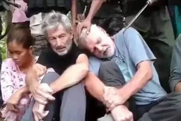 Reféns do grupo Abu Sayyaf: extremistas sequestraram John Ridsdel e mais três pessoas (outro canadense, um norueguês e uma filipina) em setembro de 2015 (Reprodução/Twitter)
