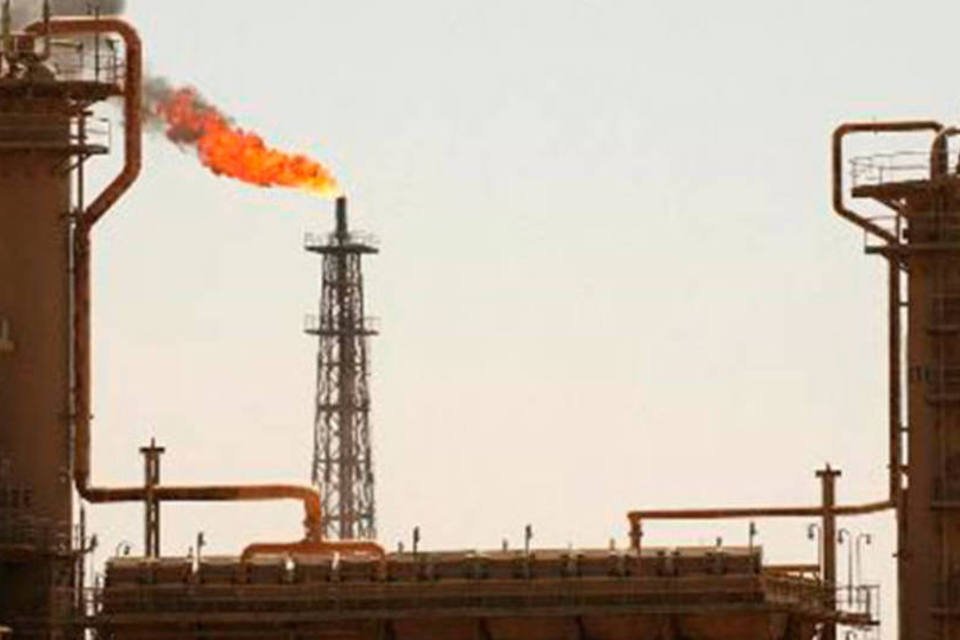 Manifestantes iraquianos bloqueiam campo de petróleo em Nassíria