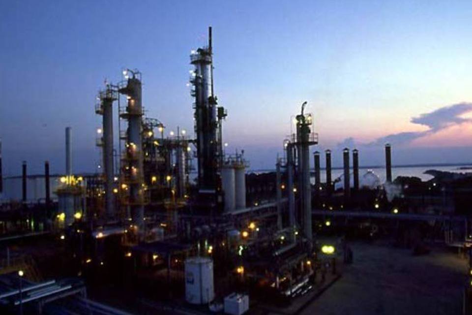 Refino de petróleo no Brasil tem 1ª alta desde maio de 2015