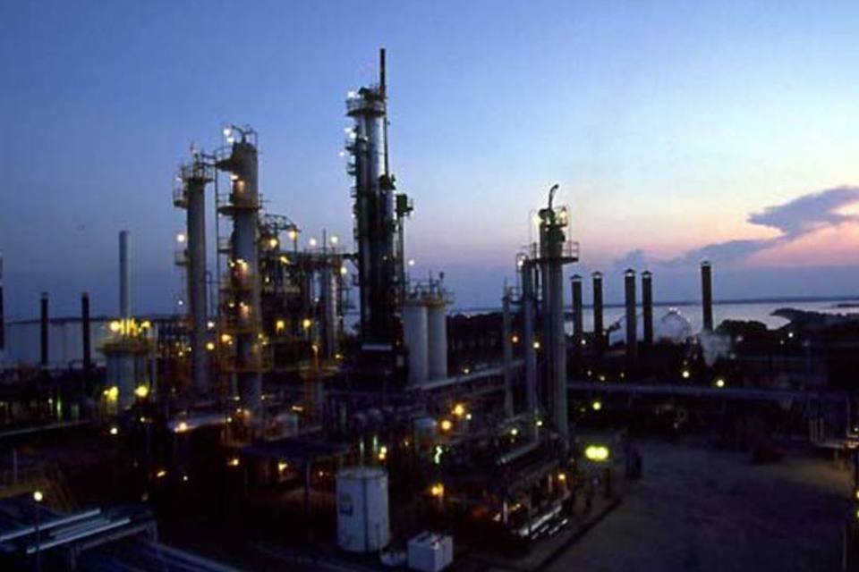 Venezuela fará aporte para refinaria com Petrobras