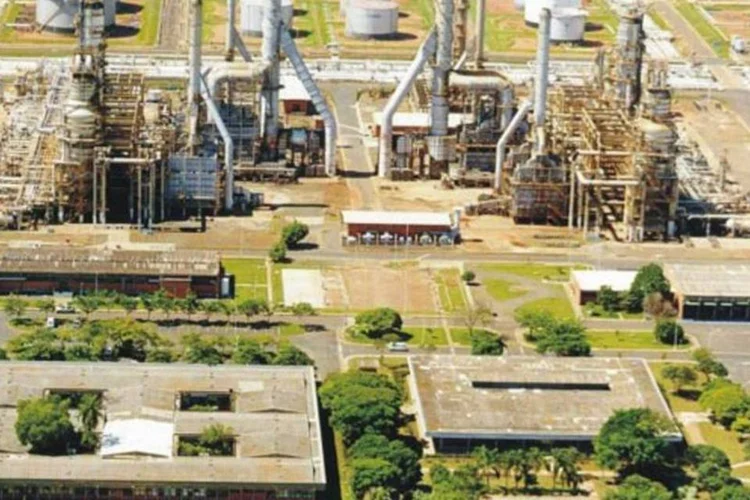 Refinaria feita pela Mendes Junior: empresa é investigada pela CVM (Divulgação)
