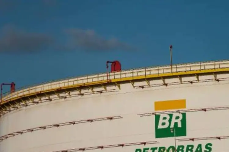 
	Petrobras: a estatal teve um preju&iacute;zo de R$ 21,6 bilh&otilde;es no ano passado
 (Yasuyoshi Chiba/AFP)