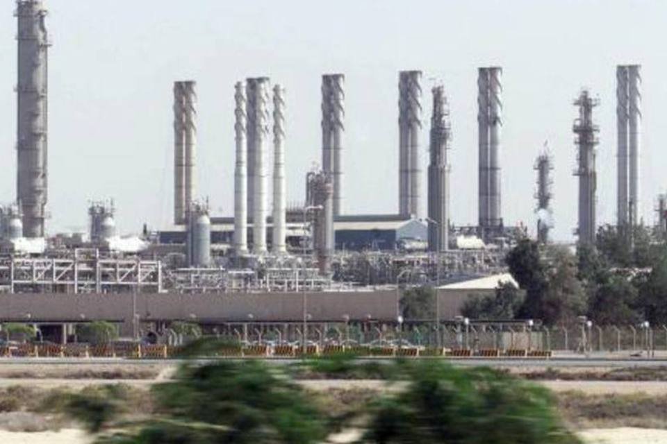 Arábia Saudita reestrutura gigante petroleira Aramco, diz TV