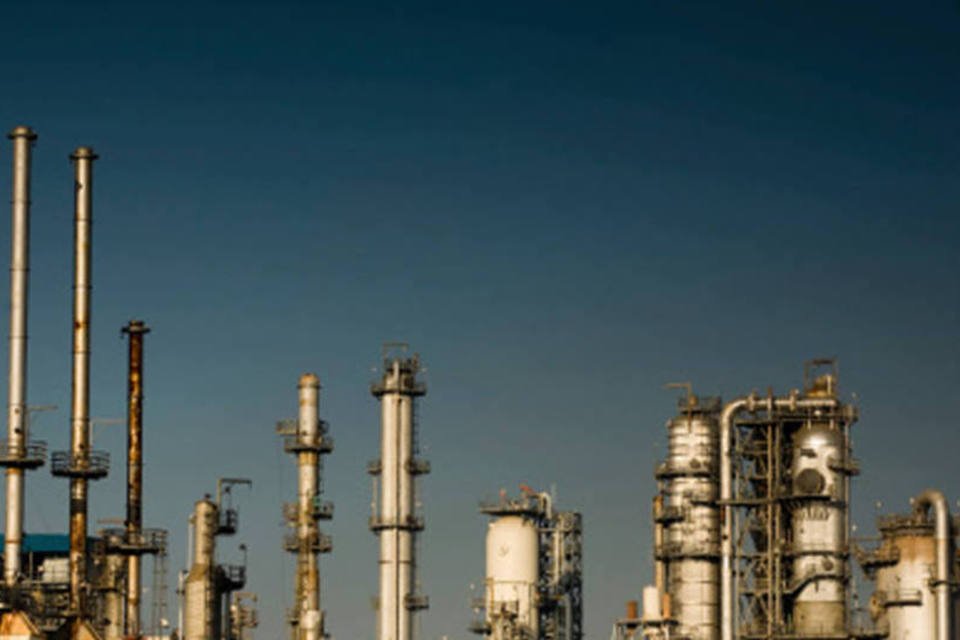 Sauditas bloqueiam corte da OPEP, preços despencam