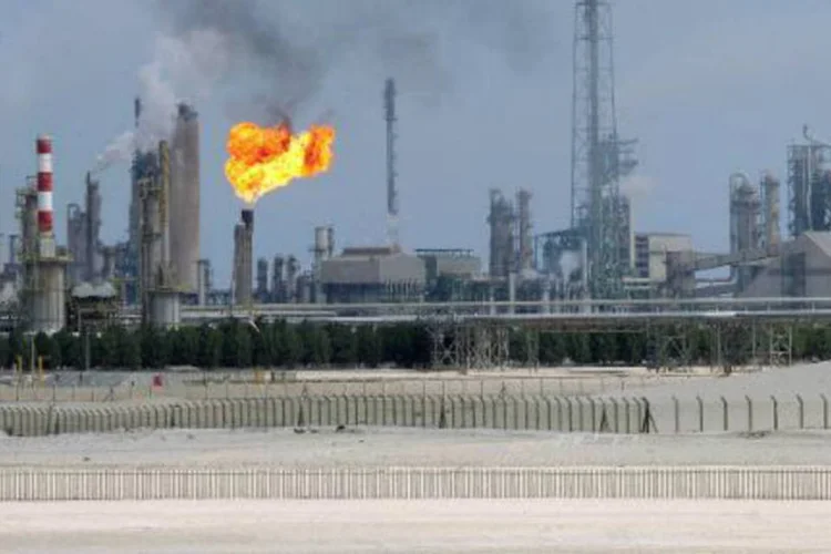 
	Petr&oacute;leo: na avalia&ccedil;&atilde;o do J.P. Morgan, sem os iranianos, um acordo coordenado entre os grandes produtores para congelar a produ&ccedil;&atilde;o seria &quot;prec&aacute;rio&quot;
 (Franck Fife/AFP)
