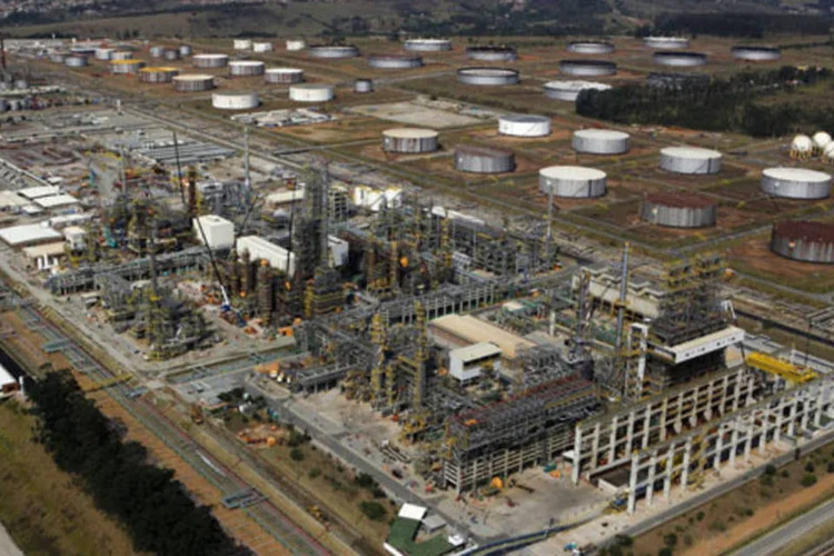 A Cetesb também exigiu que a Petrobras passe a manter e operar adequadamente a unidade de coque de maneira a evitar a repetição do problema (Divulgação)