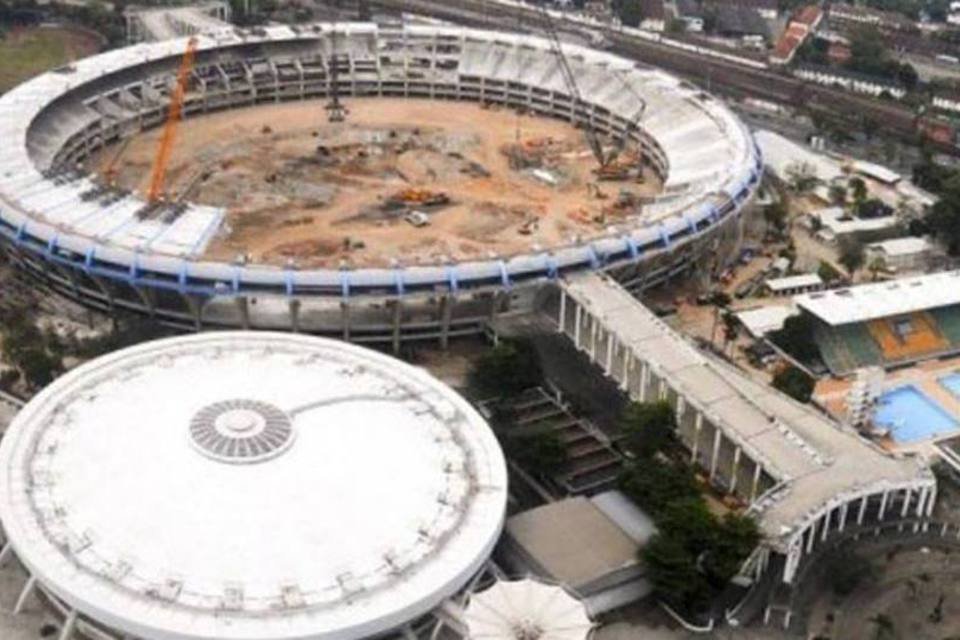 Educadores fazem ato a favor de greve no Maracanã
