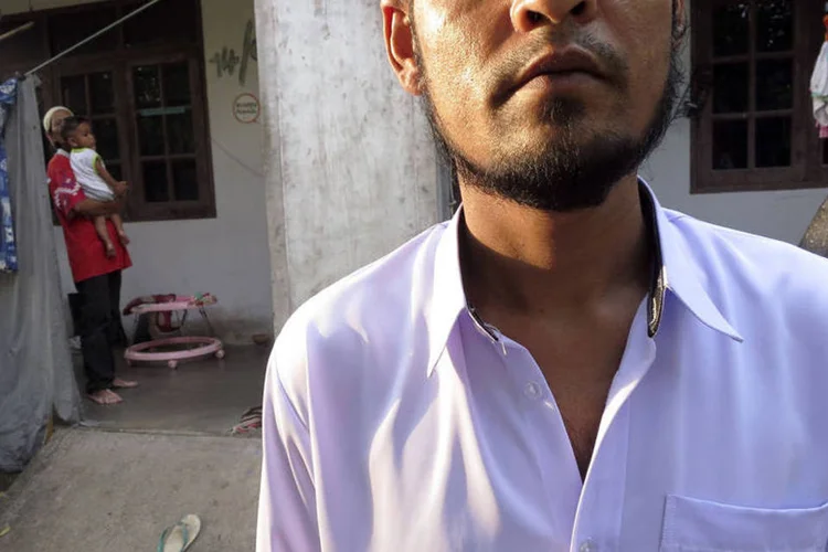Mohamad Nobir Noor, um refugiado da minoria étnica rohingya de Mianmar, é retratado em um local secreto no sul da Tailândia (Andrew RC Marshall/Reuters)