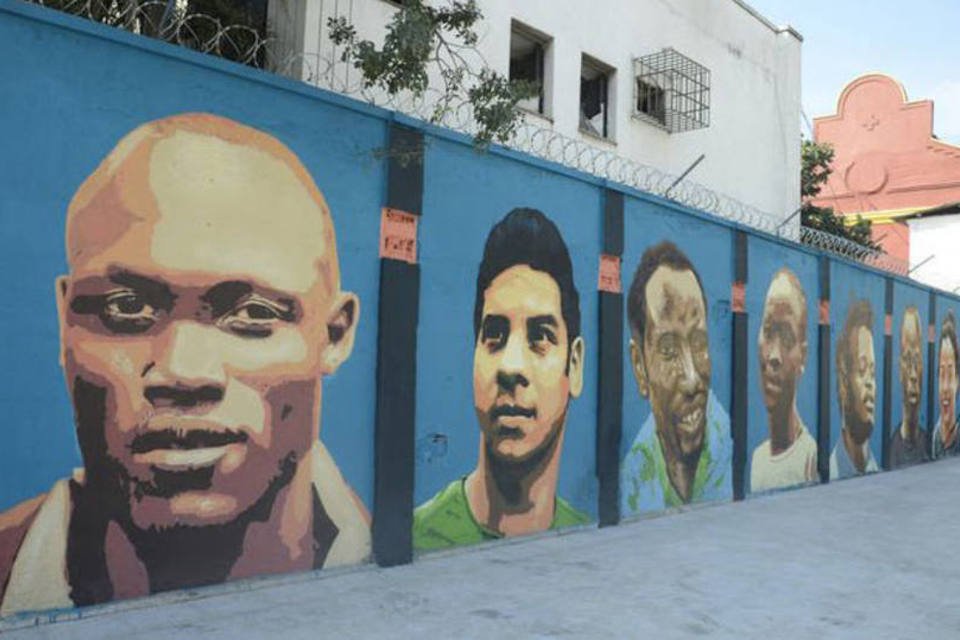 Atletas refugiados têm rostos pintados na Orla Conde