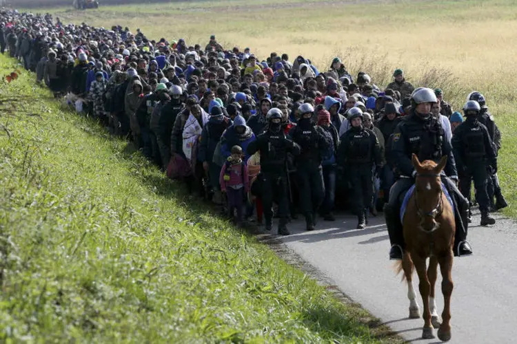 
	Refugiados na Eslov&ecirc;nia: pa&iacute;ses dos B&aacute;lc&atilde;s restringiram recentemente o tr&acirc;nsito pelas suas fronteiras
 (Reuters)